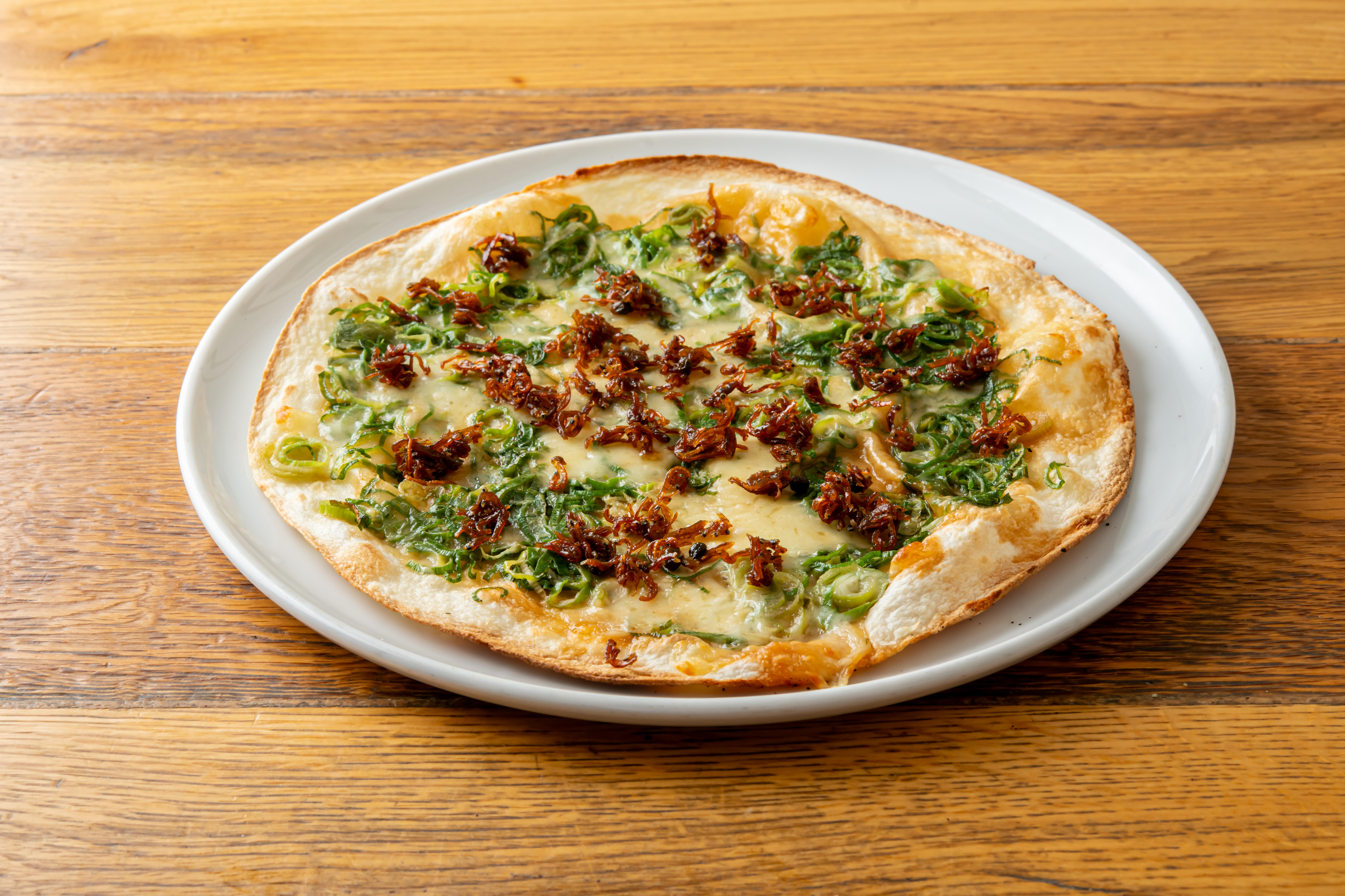 Chirimen pepper and Kujo green onion pizza