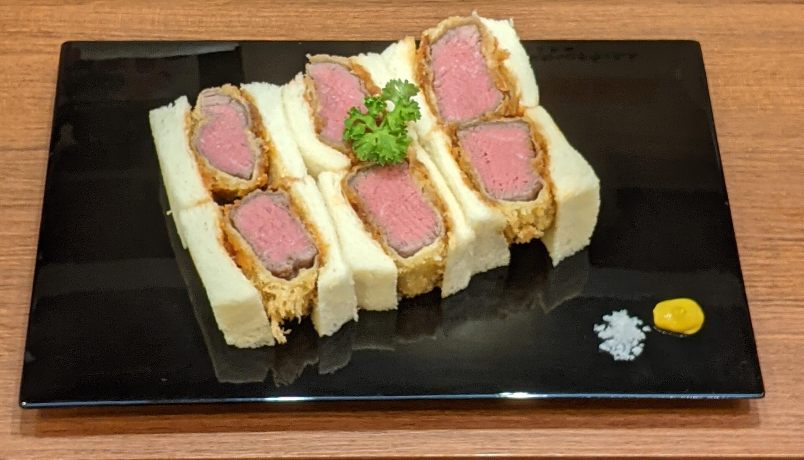 Beef cutlet sandwich (regular size)